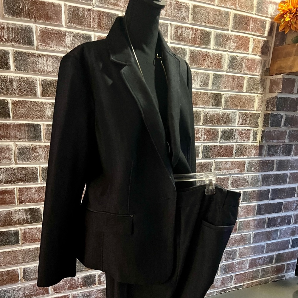 Blue/black color.  Roz and Ali suit size 10.